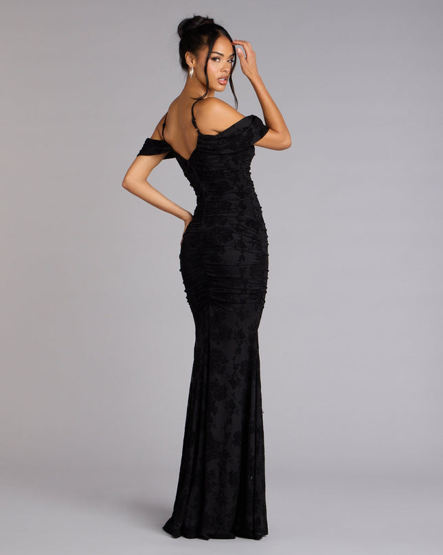 The Evelina Mesh Velvet Mermaid Formal Dress is your new go-to Windsor dress—effortless, versatile, and made to create a formal look for Prom 2026, weddings, or college formals in seconds.
