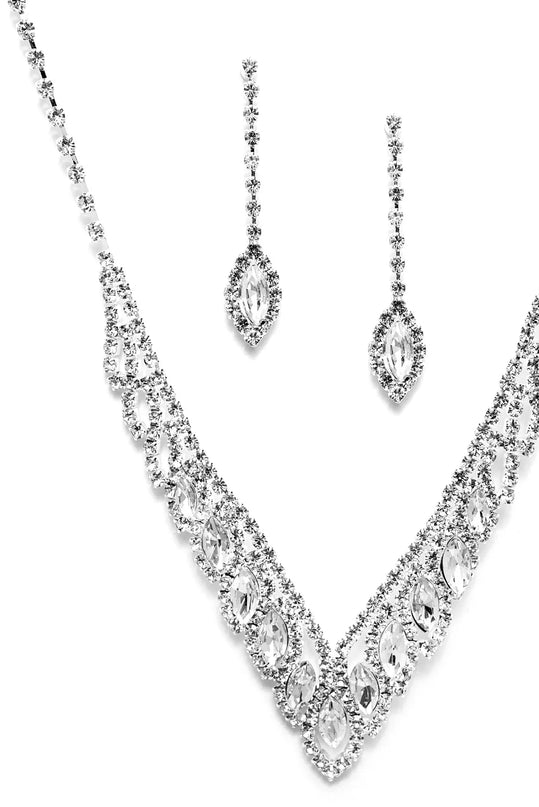 Get ready for any event with the Elegant Tear Drop Rhinestone Set in silver, an essential start to creating a versatile outfit for women for parties, cocktail hours, or Valentine's Day events.